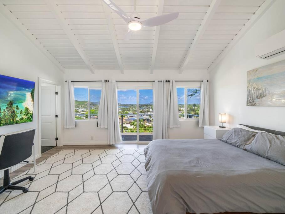 Large Kailua Home w/Spectacular Views - Housity
