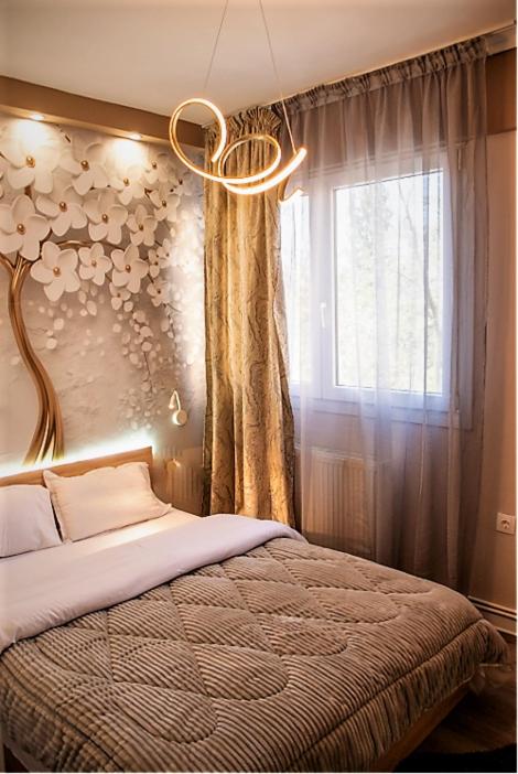 Łóżko lub łóżka w pokoju w obiekcie JuKeBoX Suite 2 BEDROOMS - BIG BALCONY