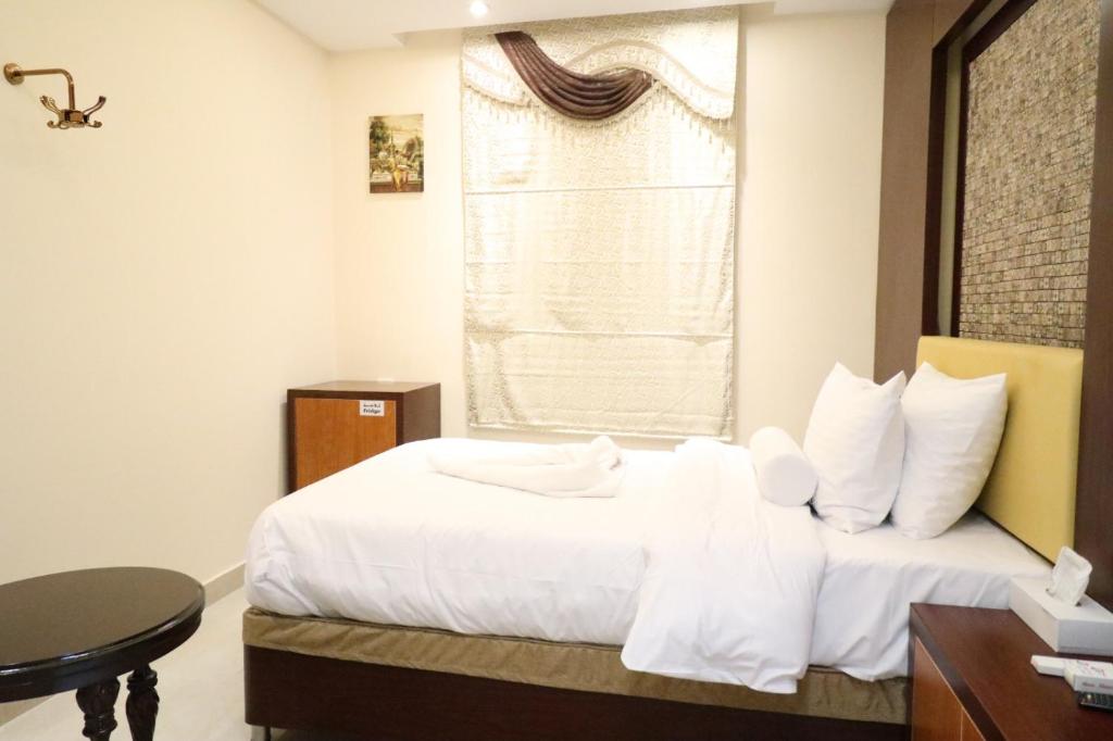 Postel nebo postele na pokoji v ubytování Tribes hotel