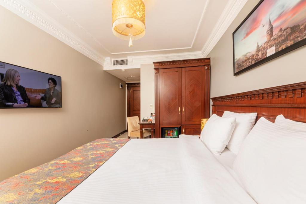 The Magnaura Palace Hotel - 3