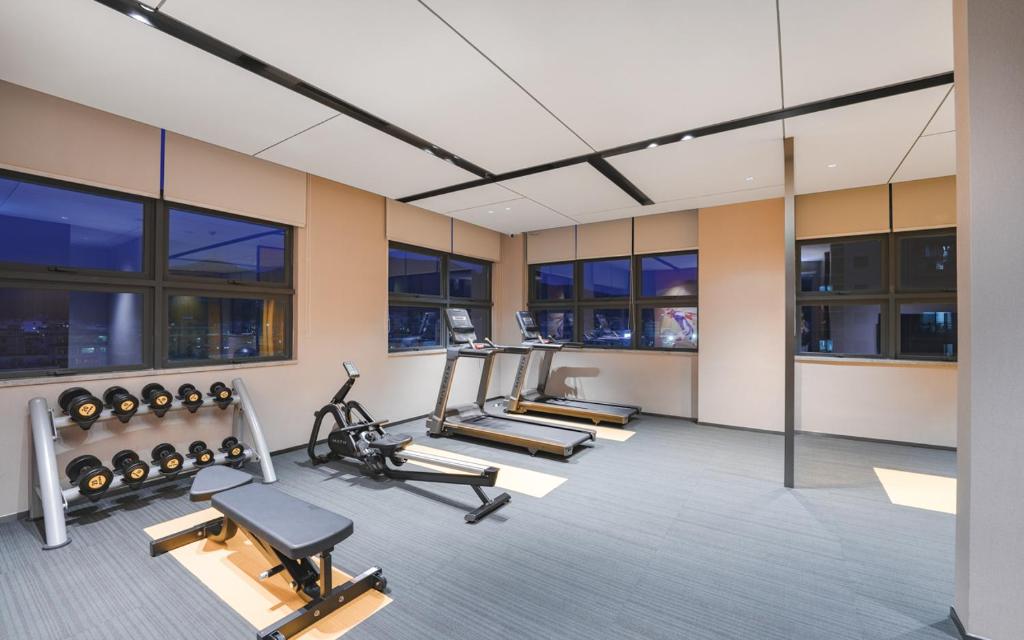 Fitness centrum a/nebo fitness zařízení v ubytování Hampton by Hilton Shenzhen Yuanshan