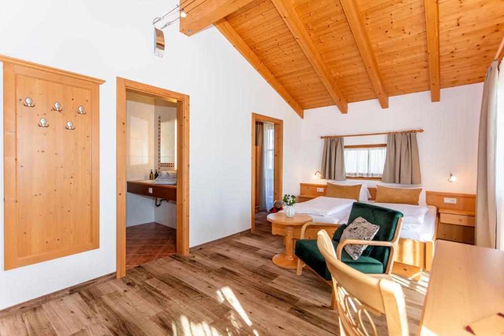 Postel nebo postele na pokoji v ubytování Berggasthof Hinterreit