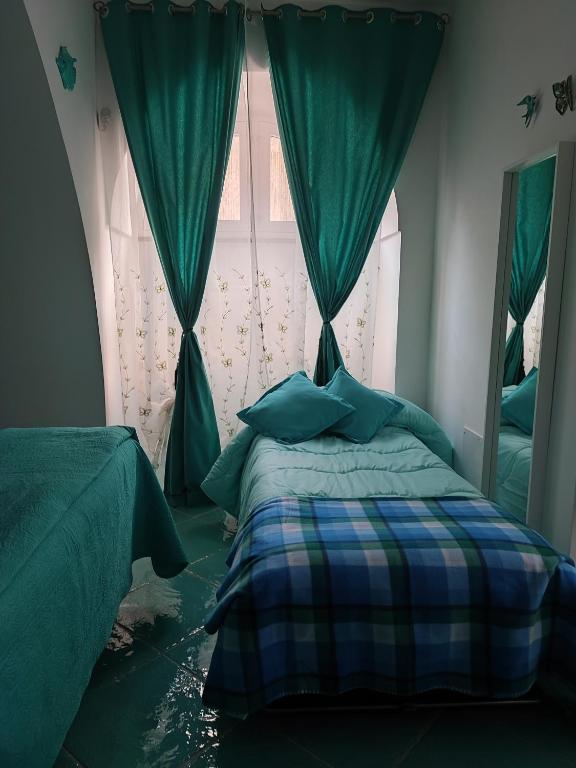 Posteľ alebo postele v izbe v ubytovaní Amalfi Small Wonder Tiny Town House