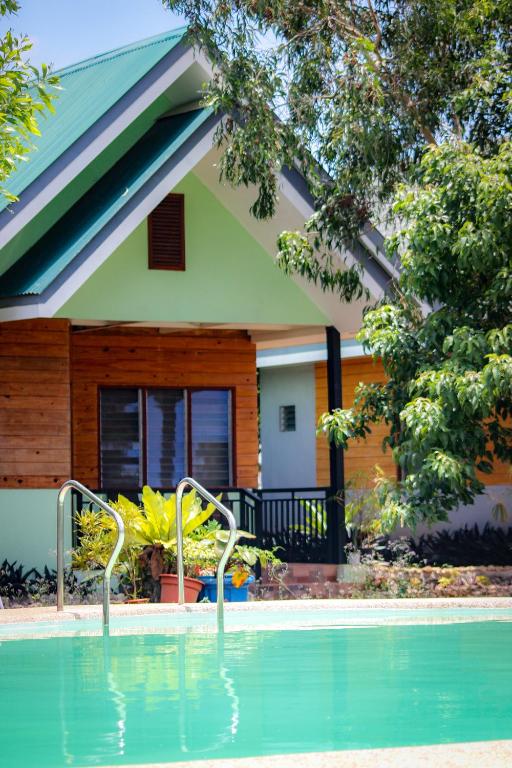 Bazén v ubytování Ana-as Apartelle (GGL) nebo v jeho okolí