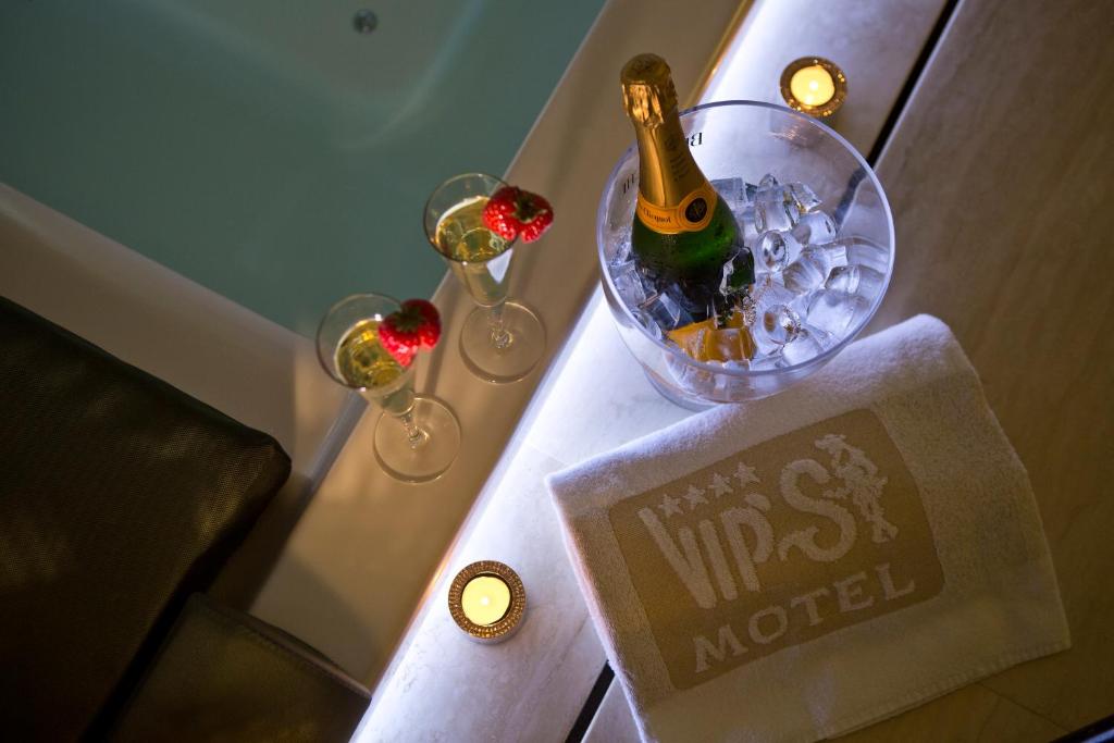 Nápoje v ubytovaní Vip's Motel Luxury Accommodation & Spa