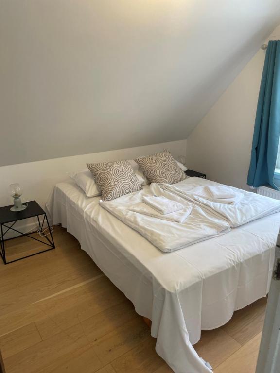 Postel nebo postele na pokoji v ubytování KEFS Guesthouse & Café