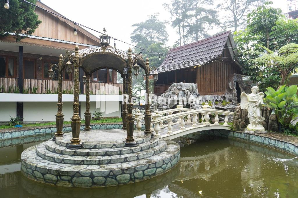 Zahrada ubytování Javenir Hotel Tawangmangu Mitra RedDoorz