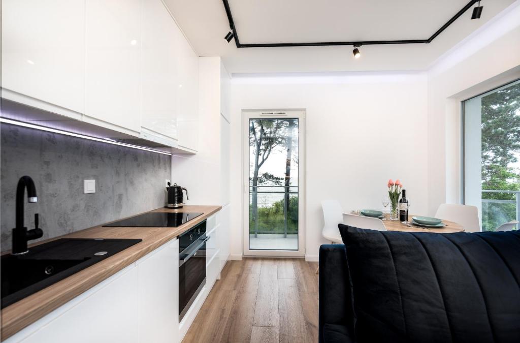 Kuchyňa alebo kuchynka v ubytovaní Let's Sea by 2HomeRent