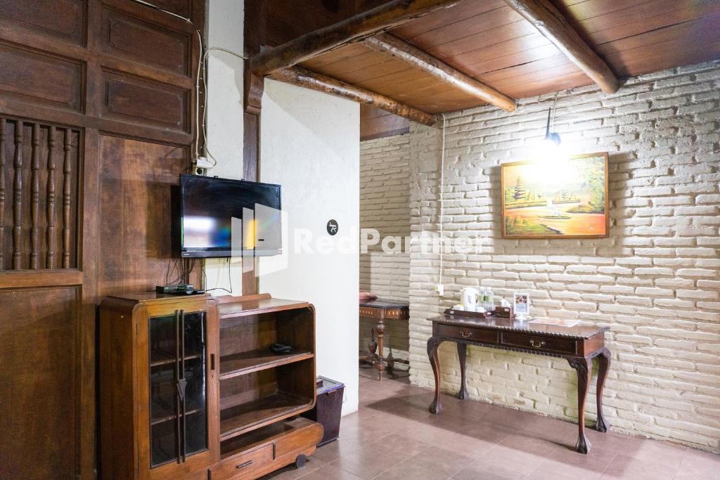 Kuchyň nebo kuchyňský kout v ubytování Javenir Hotel Tawangmangu Mitra RedDoorz