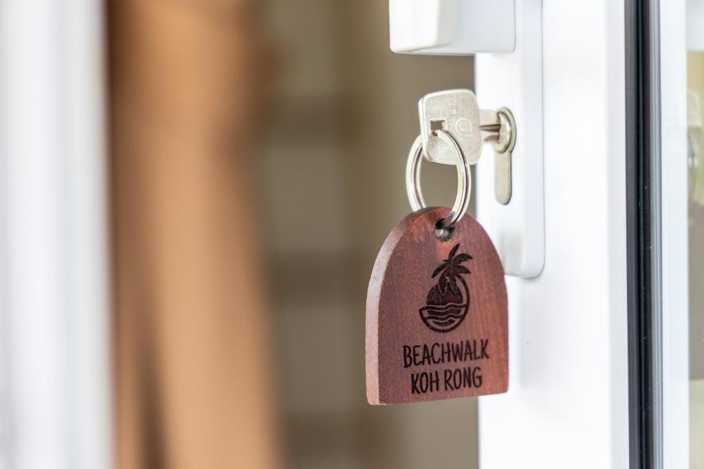 Certifikát, hodnocení, plakát nebo jiný dokument vystavený v ubytování BeachWalk Koh Rong