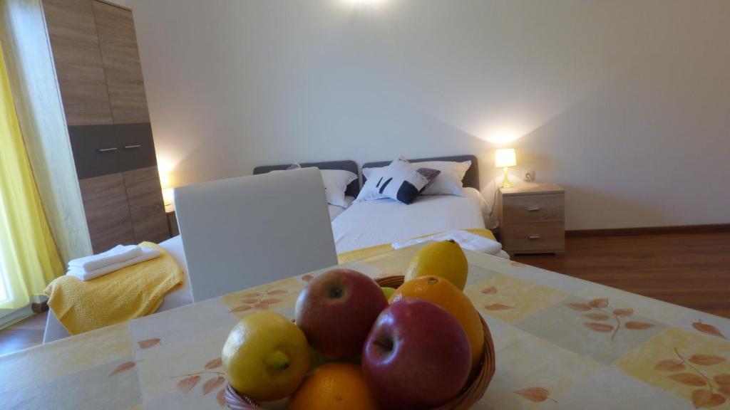 Postel nebo postele na pokoji v ubytování Studio Apartments Buki