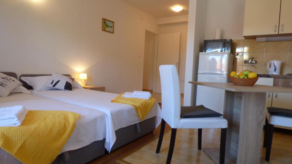 Postel nebo postele na pokoji v ubytování Studio Apartments Buki