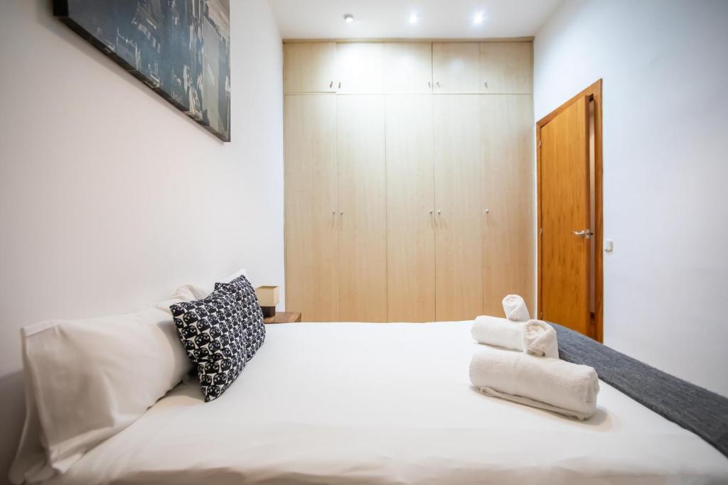 Postel nebo postele na pokoji v ubytování P2ari1046 - Magnific 2Bed Apartment in the City Center