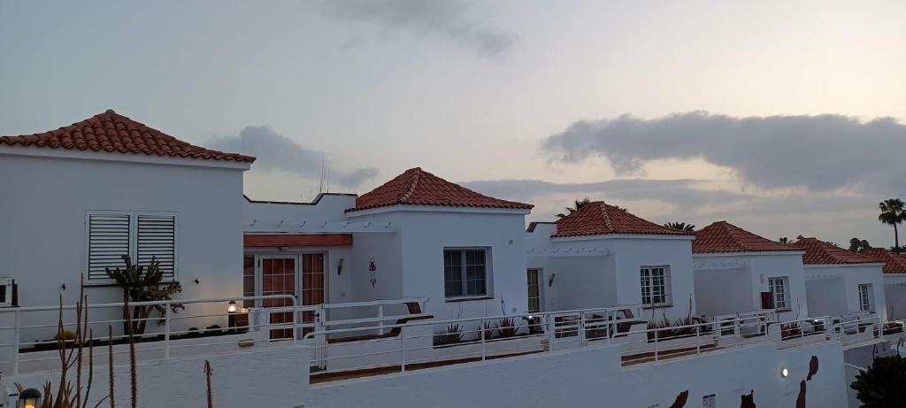 a row of white houses with red roofs at Las Casitas de Corralejo in Corralejo