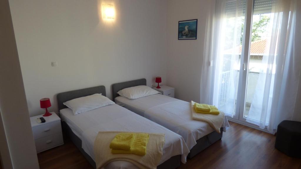 Postel nebo postele na pokoji v ubytování Studio Apartments Buki