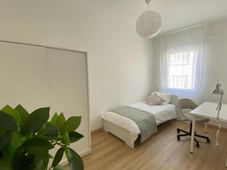Postel nebo postele na pokoji v ubytování VibesCoruña- Lambre 19-21