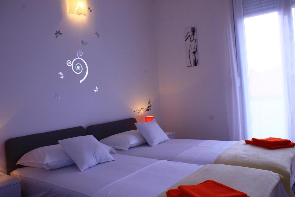 Postel nebo postele na pokoji v ubytování Studio Apartments Buki