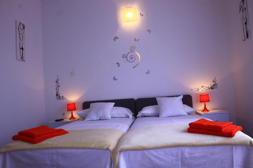 Postel nebo postele na pokoji v ubytování Studio Apartments Buki
