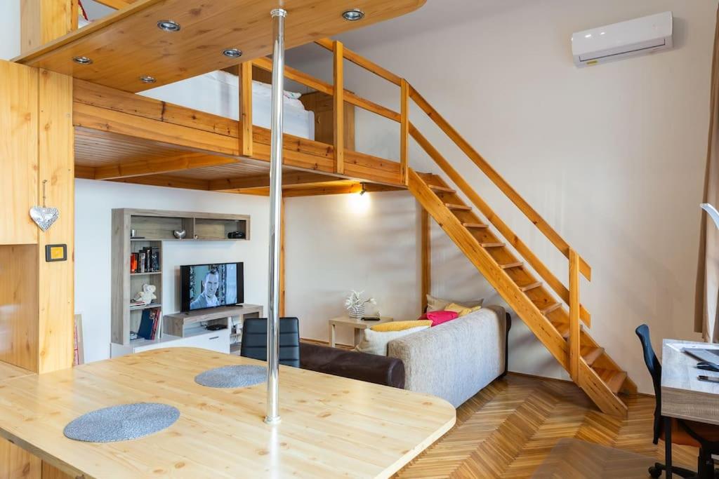 Heart 10 (40 m2 studio with free parking in court) 1068 Budapest, 10 Szív utca kép - 1