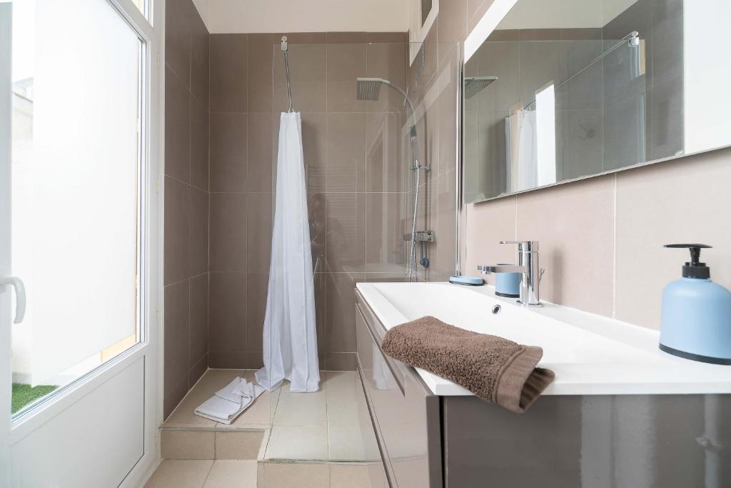 Kúpeľňa v ubytovaní Le larbaud - Appartement calme et lumineux en centre ville