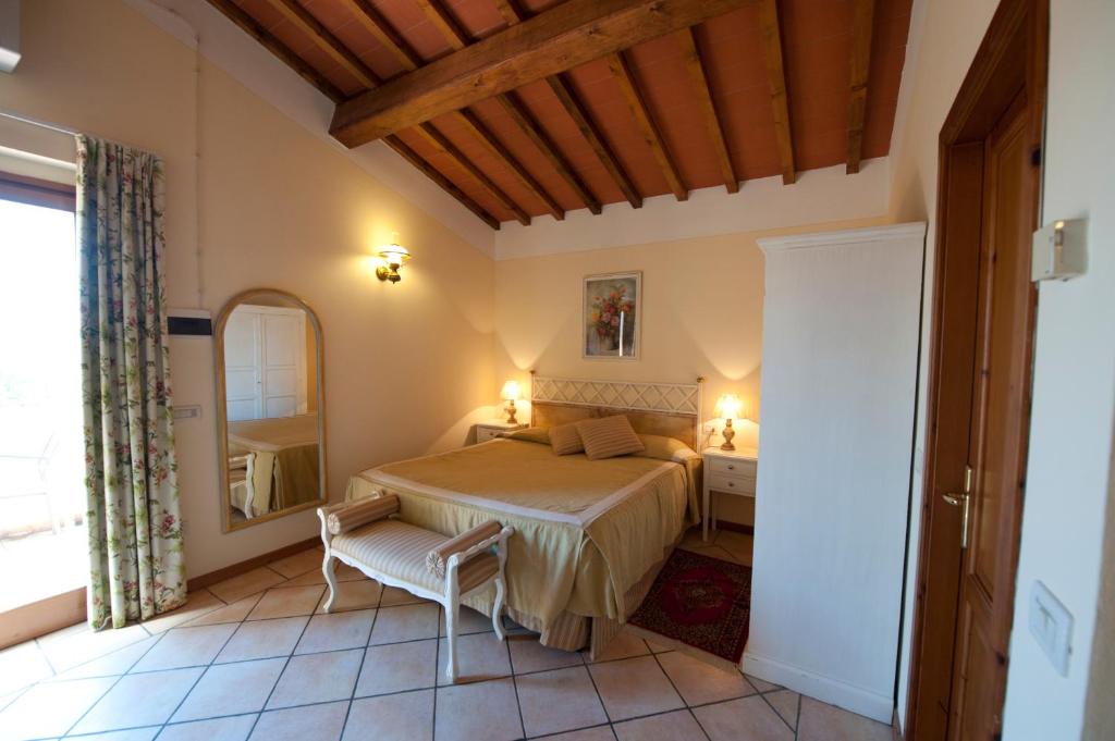 Postel nebo postele na pokoji v ubytování Agriturismo Vecchio Borgo Di Inalbi