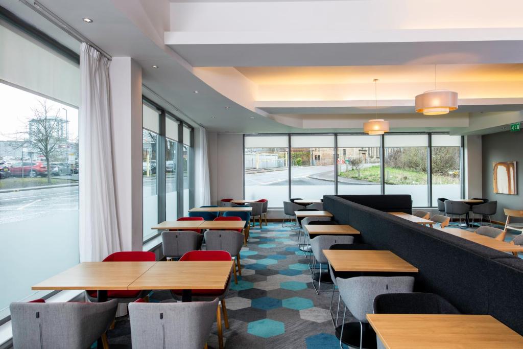Posezení v ubytování Holiday Inn Express Hamilton by IHG