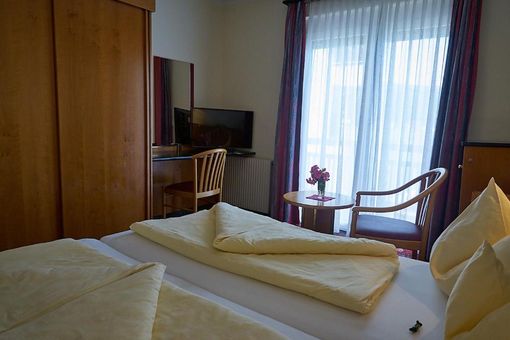 Postel nebo postele na pokoji v ubytování Hotel Seewirt