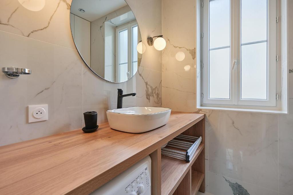 Kúpeľňa v ubytovaní Residence Center of Paris by Studio prestige