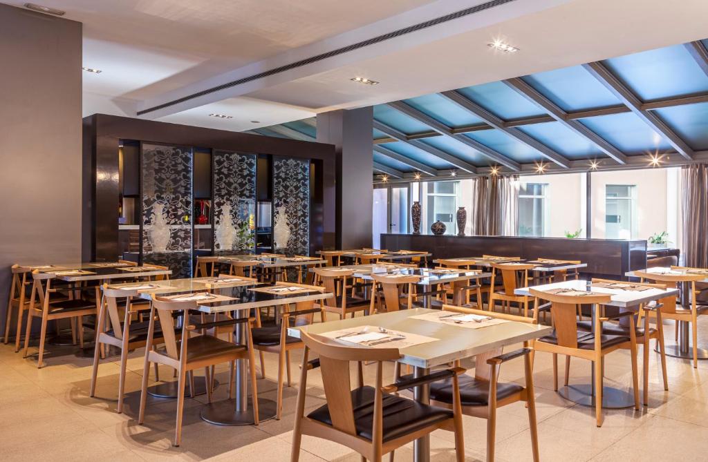 Reštaurácia alebo iné gastronomické zariadenie v ubytovaní Porcel Torneo
