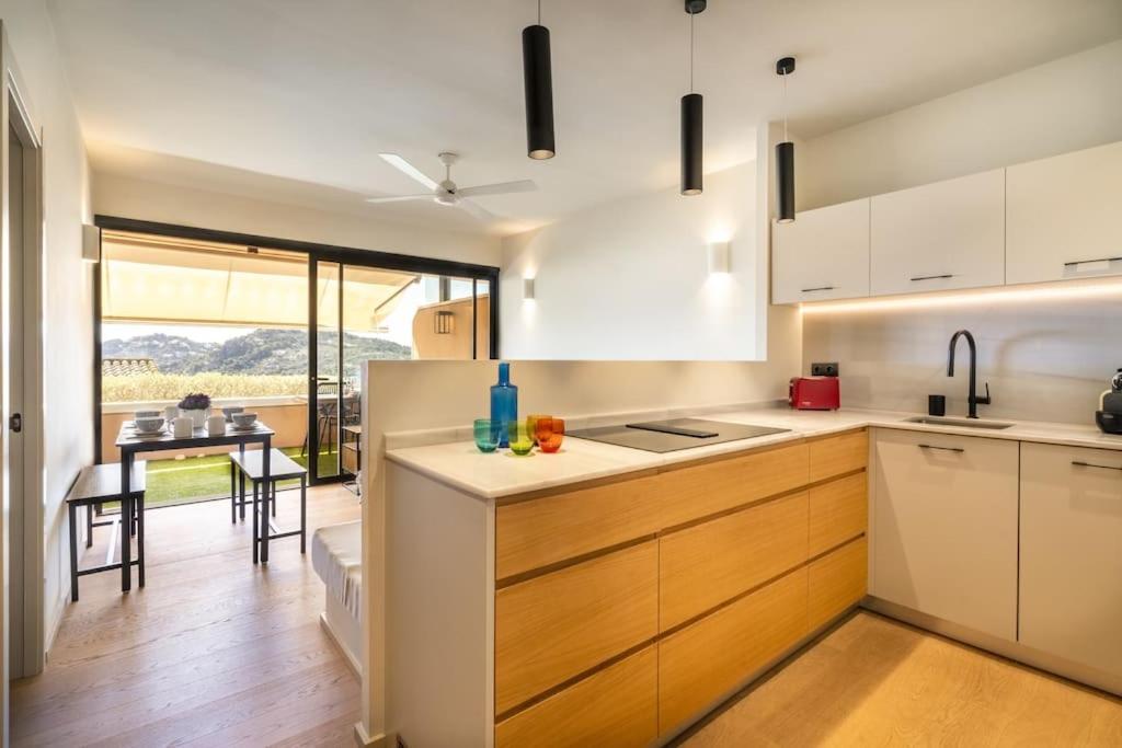 Kuchyň nebo kuchyňský kout v ubytování Alta House Apartments Sa Blava