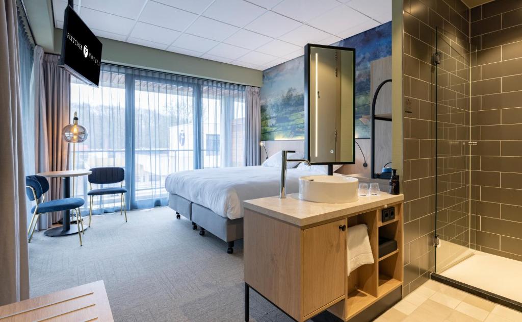 Postel nebo postele na pokoji v ubytování Fletcher Hotel-Restaurant Marknesse