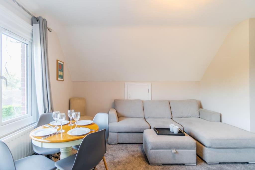 Χώρος καθιστικού στο PRIME SPOT FOR ASCOT & WINDSOR - 2 BEDROOMS