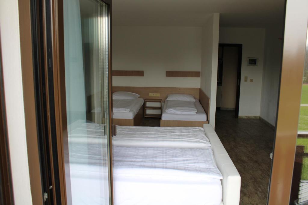 Hotel Alte Innbrücke - Neuhaus am Inn - Studio Apartment 4 Bed Room With Balcony