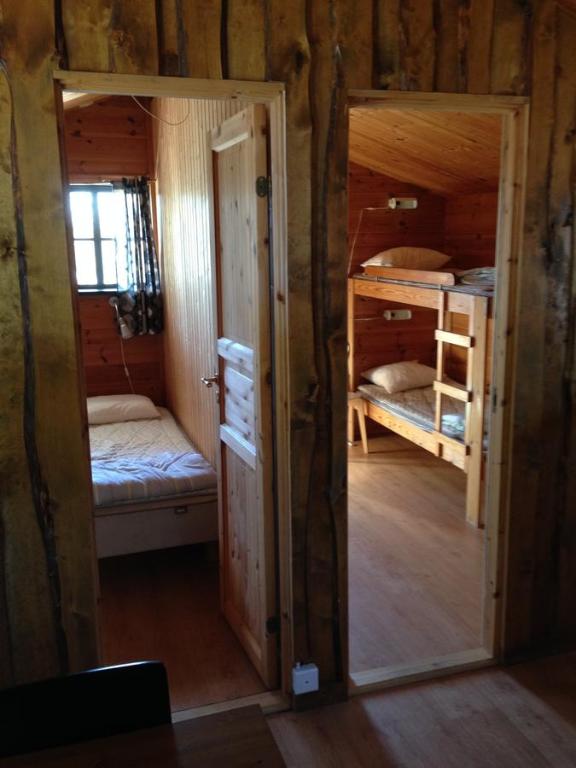 Postel nebo postele na pokoji v ubytování Bergakungen Stugby