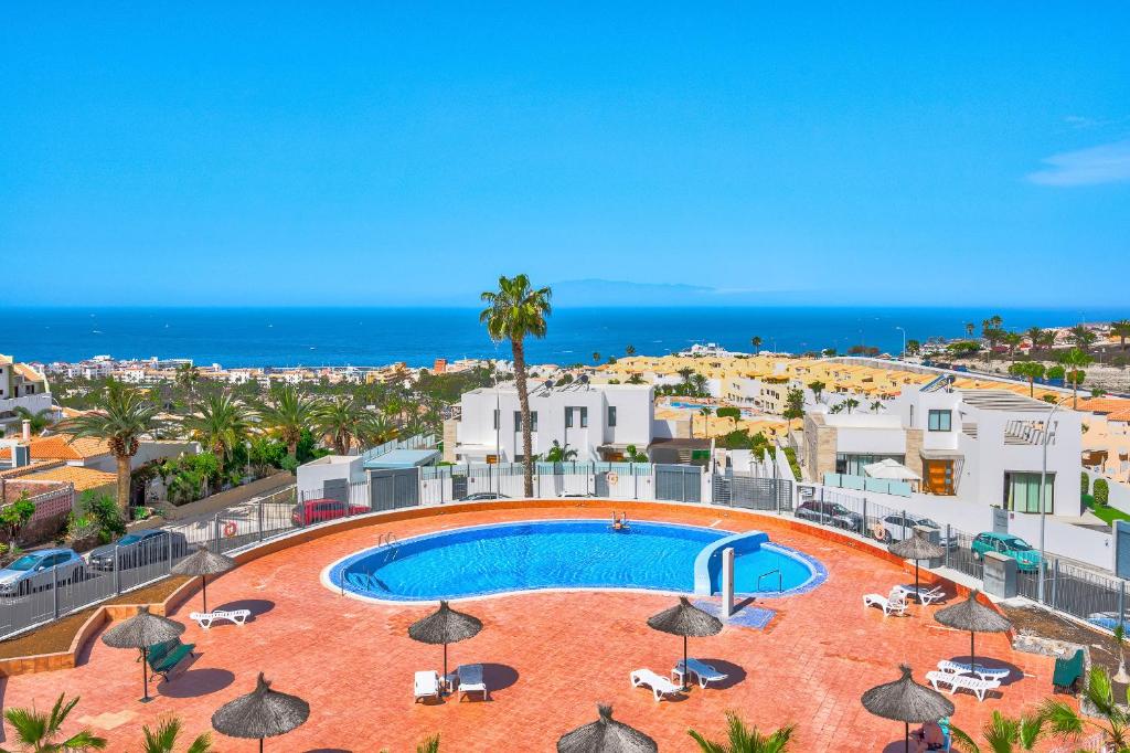 Bazén v ubytovaní Bright and modern apt in Costa Adeje alebo v jeho blízkosti