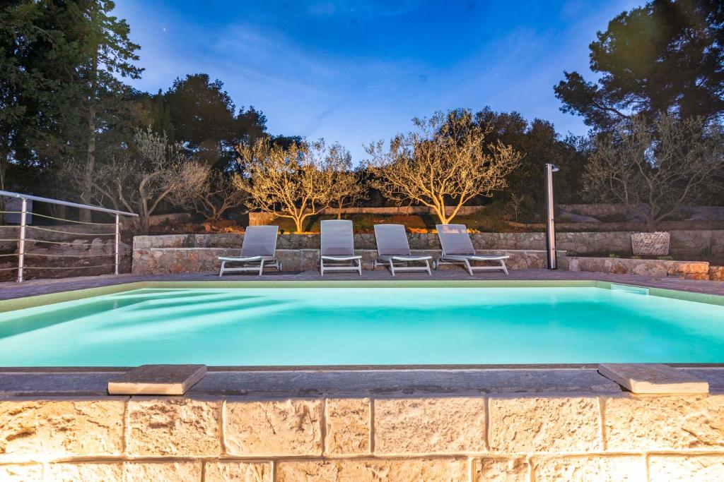 Bazén v ubytování Holiday home with swimming pool - Dugi otok, Zman nebo v jeho okolí