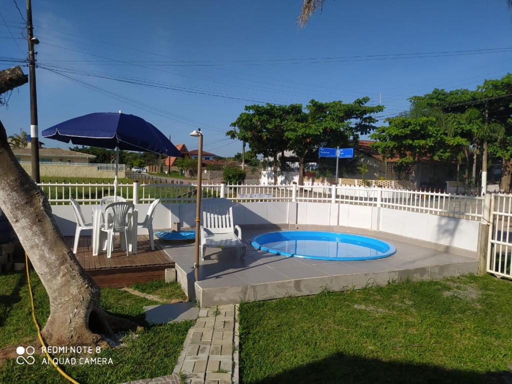 Bazén v ubytování Casa de praia com piscina para 05 pessoas nebo v jeho okolí
