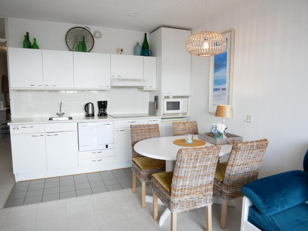Kuchyň nebo kuchyňský kout v ubytování Badhotel Callantsoog