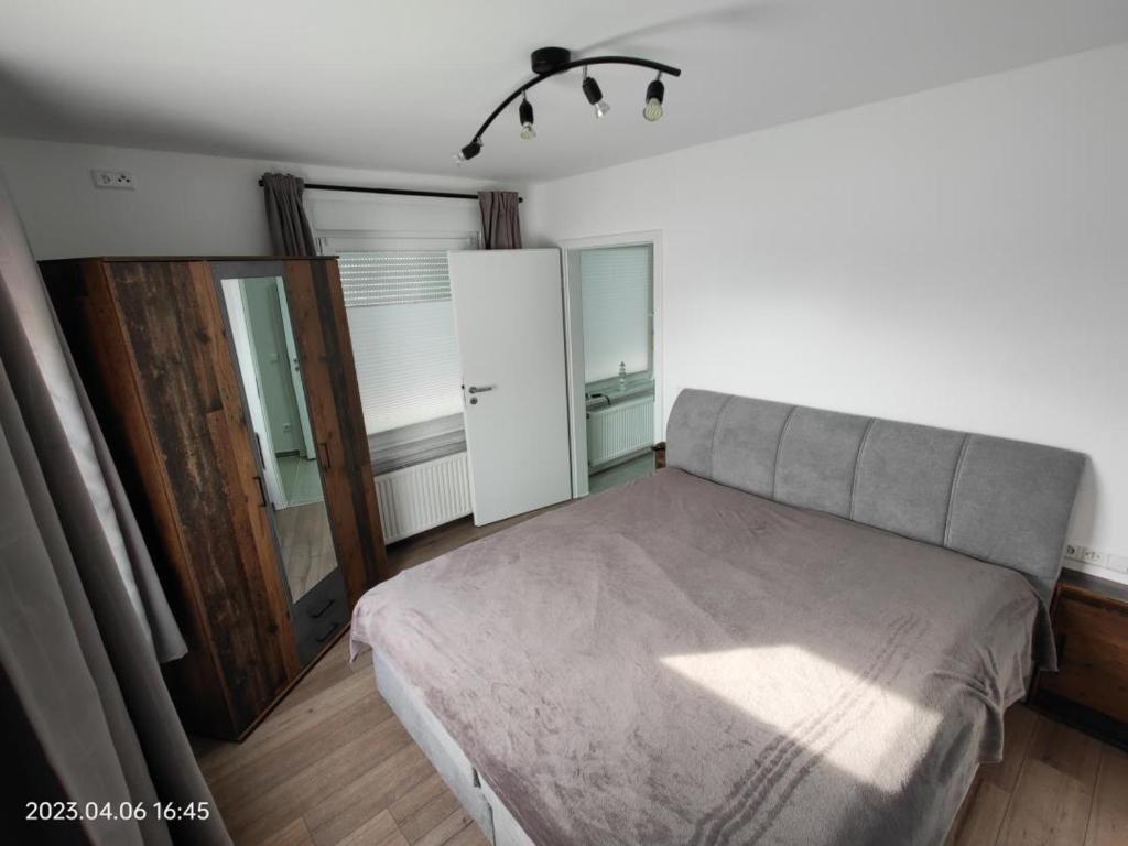 a bedroom with a bed and a dresser and window at Ferienwohnung Wildgans 2 Dollart Ostfriesland in Ditzumerverlaat