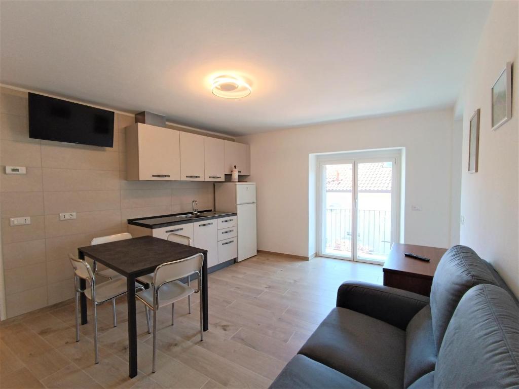 A kitchen or kitchenette at Appartamento Lella