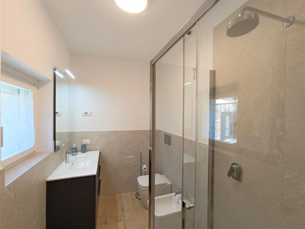 A bathroom at Appartamento Lella