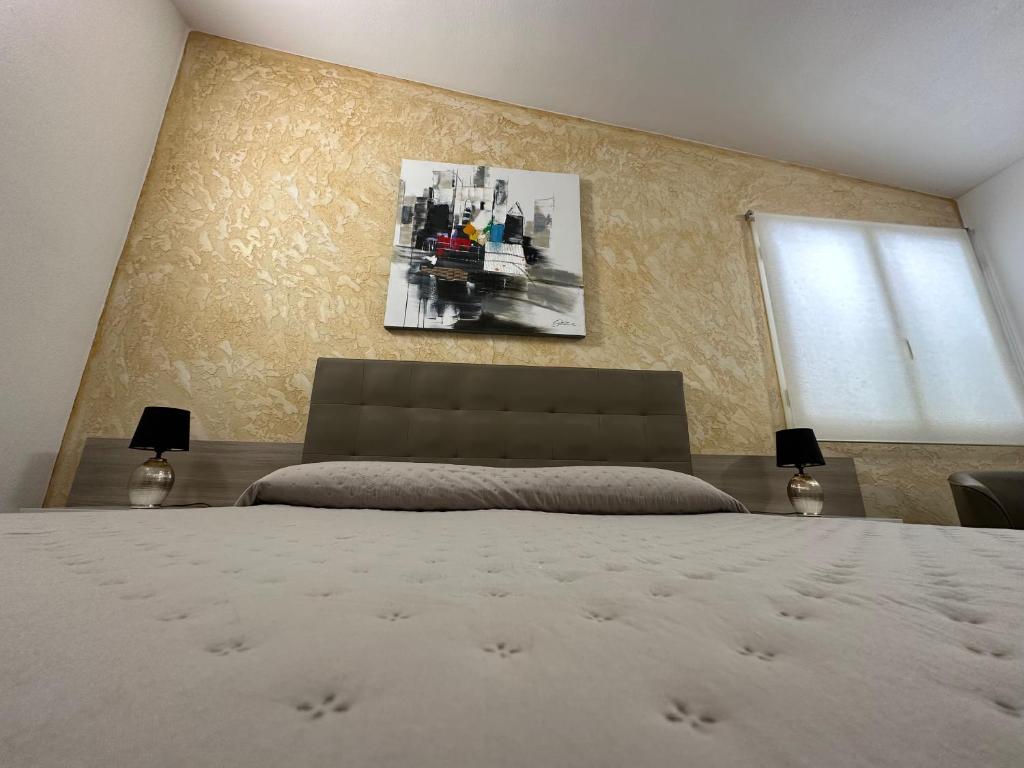 Postel nebo postele na pokoji v ubytování LXR Rooms Carloforte