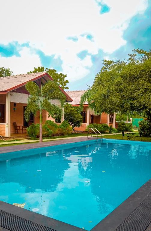 Bazén v ubytování Tringa Villas Yala nebo v jeho okolí