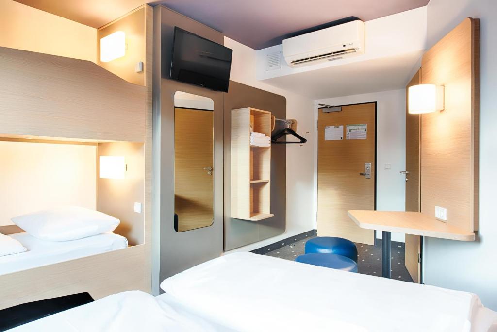 Postel nebo postele na pokoji v ubytování B&B Hotel Kaiserslautern