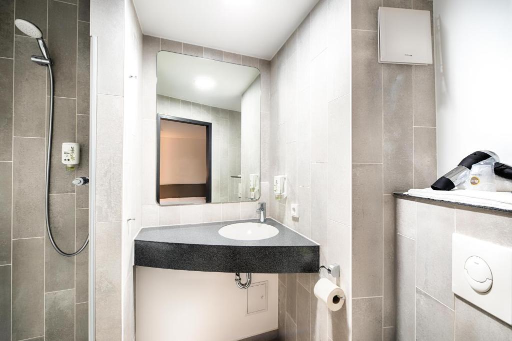 Koupelna v ubytování B&B Hotel Kaiserslautern