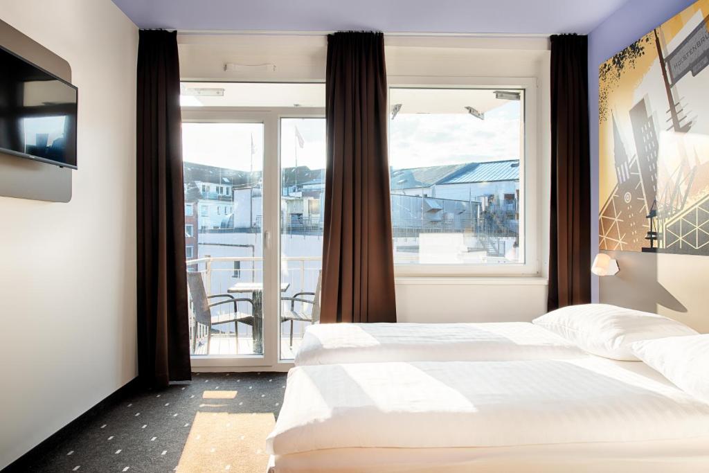 Postel nebo postele na pokoji v ubytování B&B Hotel Kiel-Holstenbrücke
