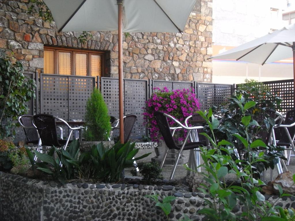 A garden outside Hotel Temple Ponferrada