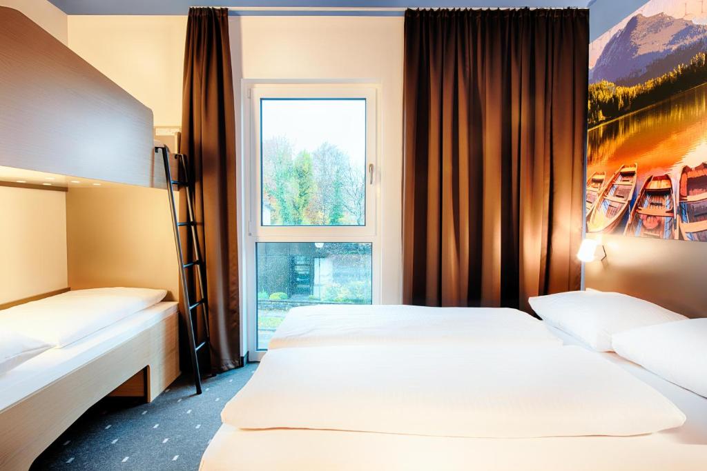 Postel nebo postele na pokoji v ubytování B&B Hotel Kempten