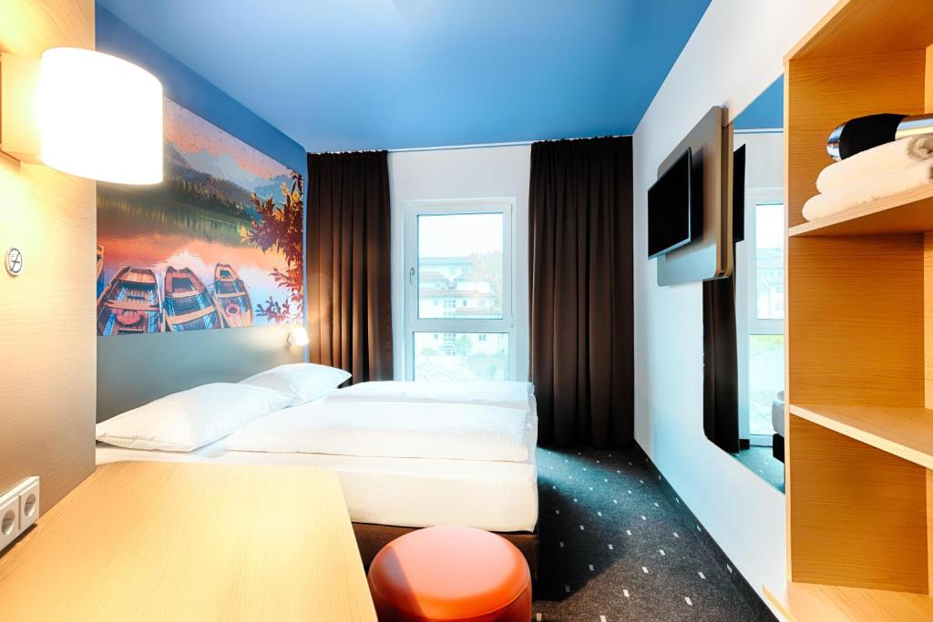 Postel nebo postele na pokoji v ubytování B&B Hotel Kempten