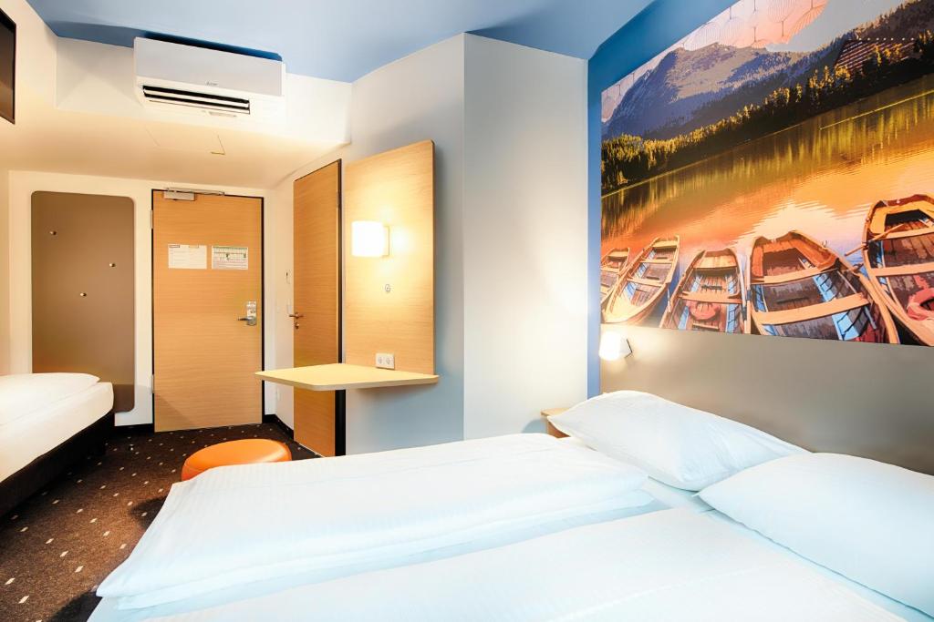 Postel nebo postele na pokoji v ubytování B&B Hotel Kempten